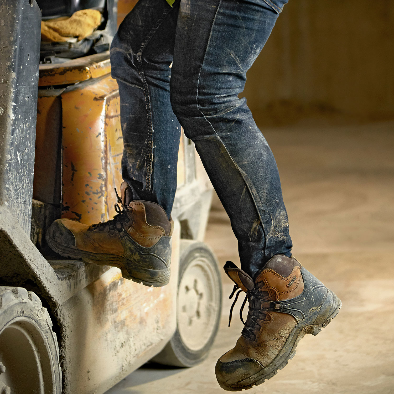 Composite toe clearance hiker boots